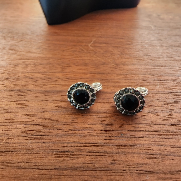 Monet vintage Marcasite clip on earrings - Picture 2 of 7